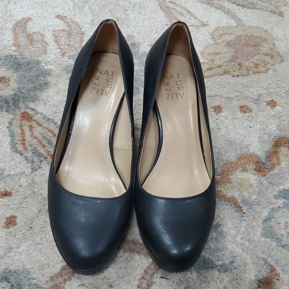 Naturalizer Berlin black leather pumps